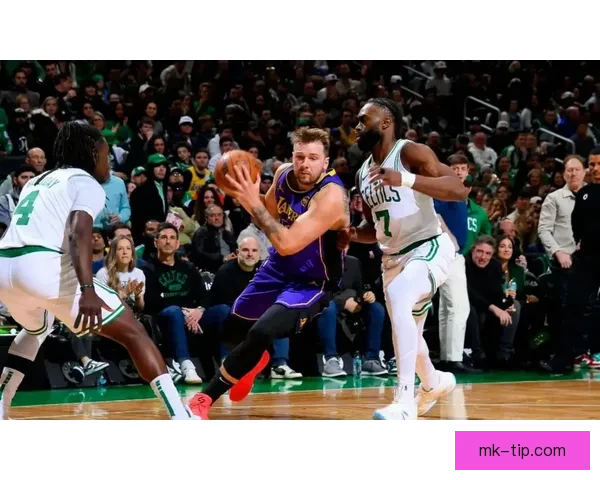 湖人官方发布季后赛海报 詹东里组合领衔球队晋级核心阵容